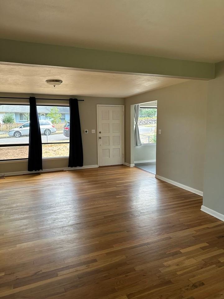 17205 3rd Ave Ne - Photo 6 of 35