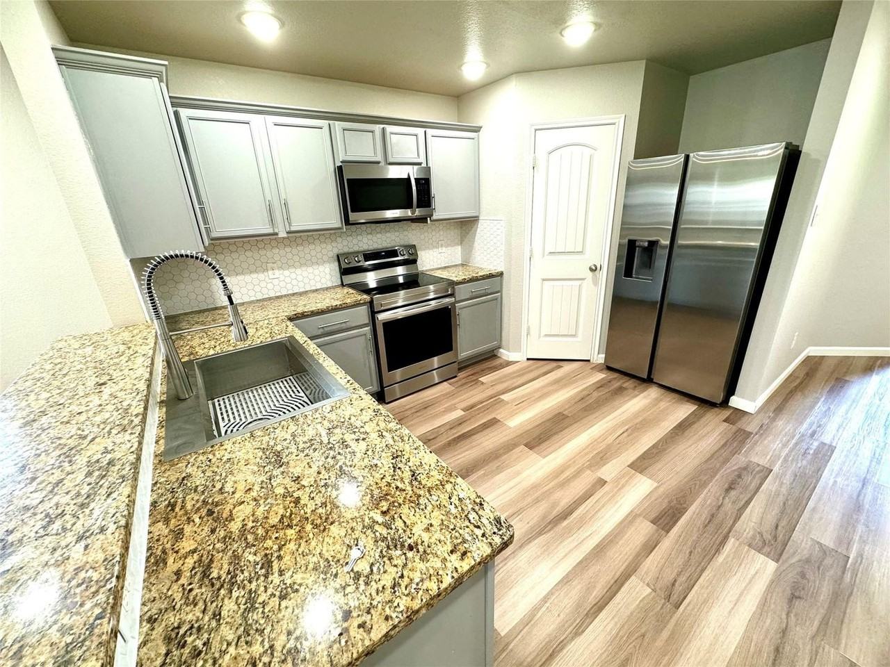 1812 Arbordale Way - Photo 3 of 12