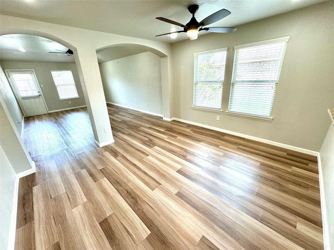 1812 Arbordale Way - Photo 4 of 12