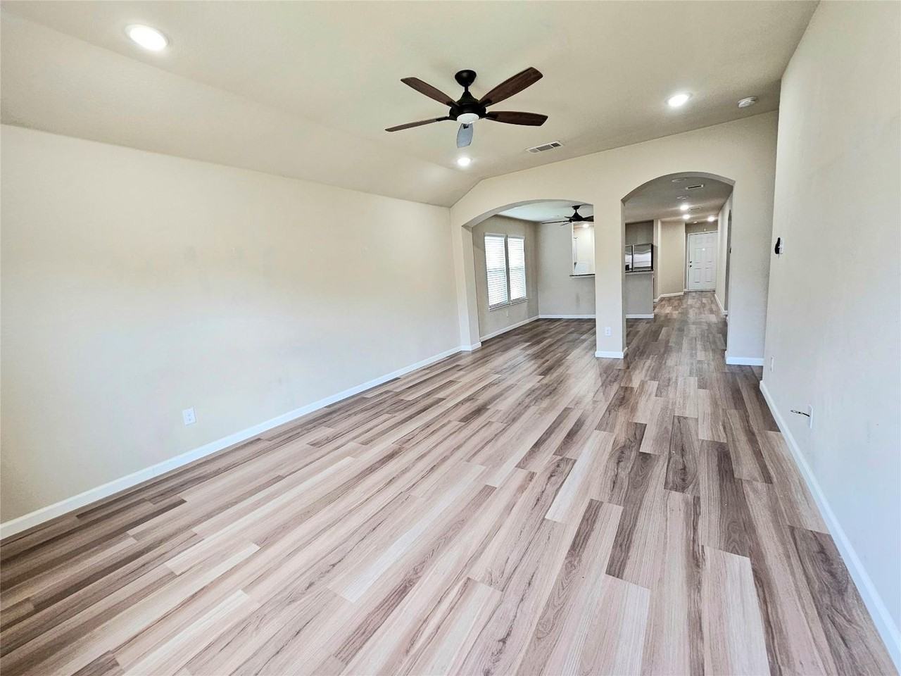 1812 Arbordale Way - Photo 5 of 12