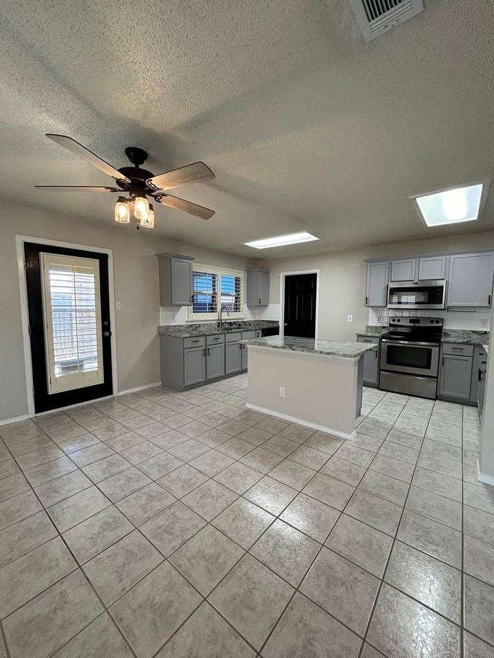 5425 Veranda Ct - Photo 4 of 19