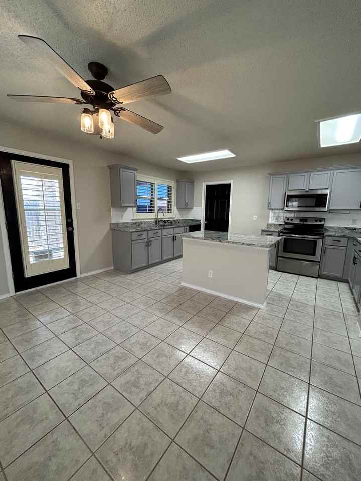 5425 Veranda Ct - Photo 5 of 19
