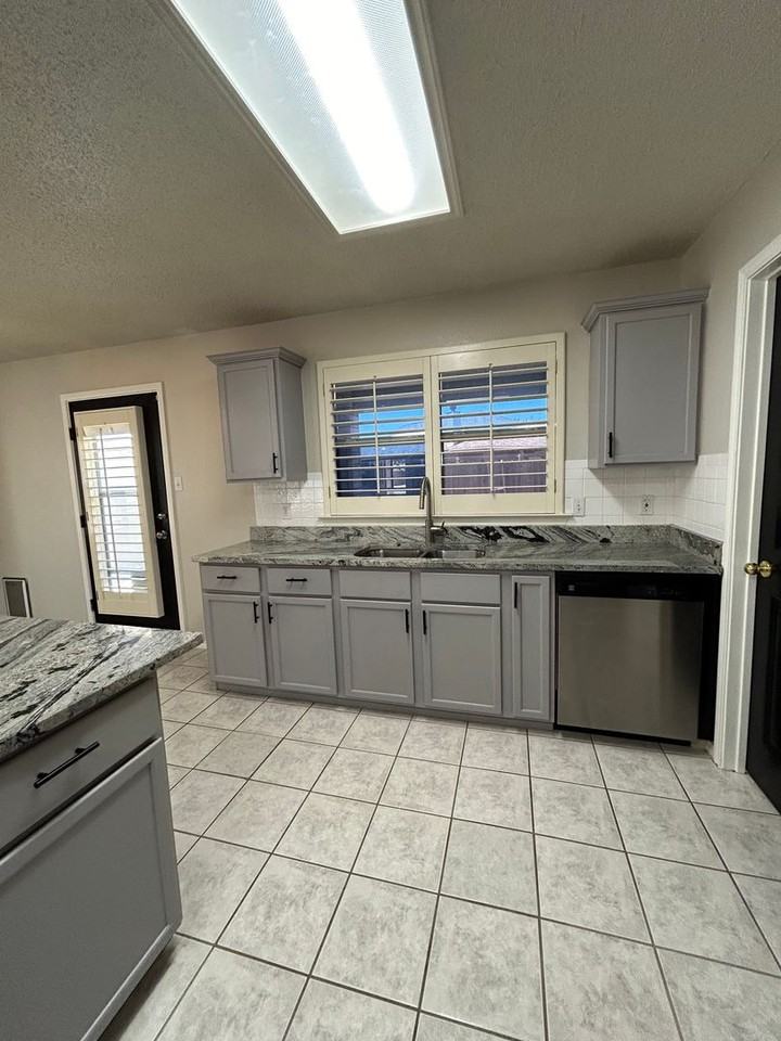 5425 Veranda Ct - Photo 6 of 19