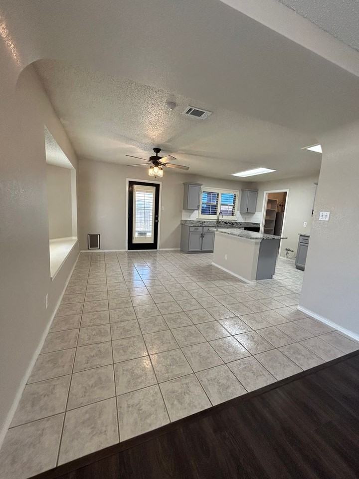 5425 Veranda Ct - Photo 7 of 19