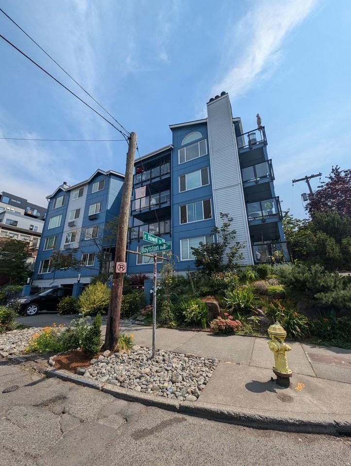 1800 Boylston Ave - Photo 3 of 37