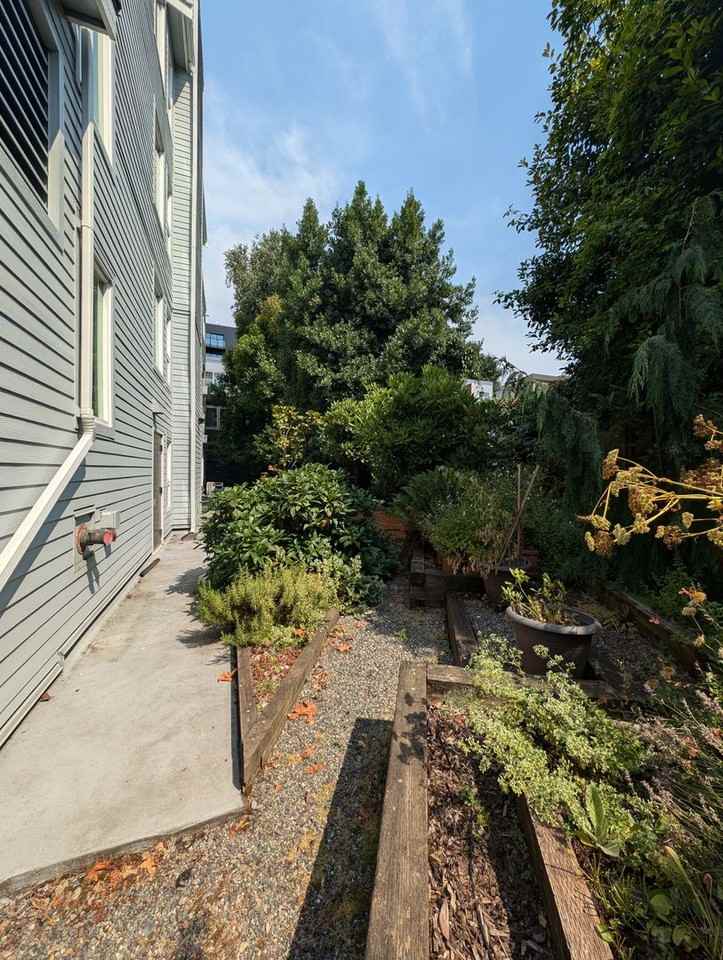 1800 Boylston Ave - Photo 7 of 37