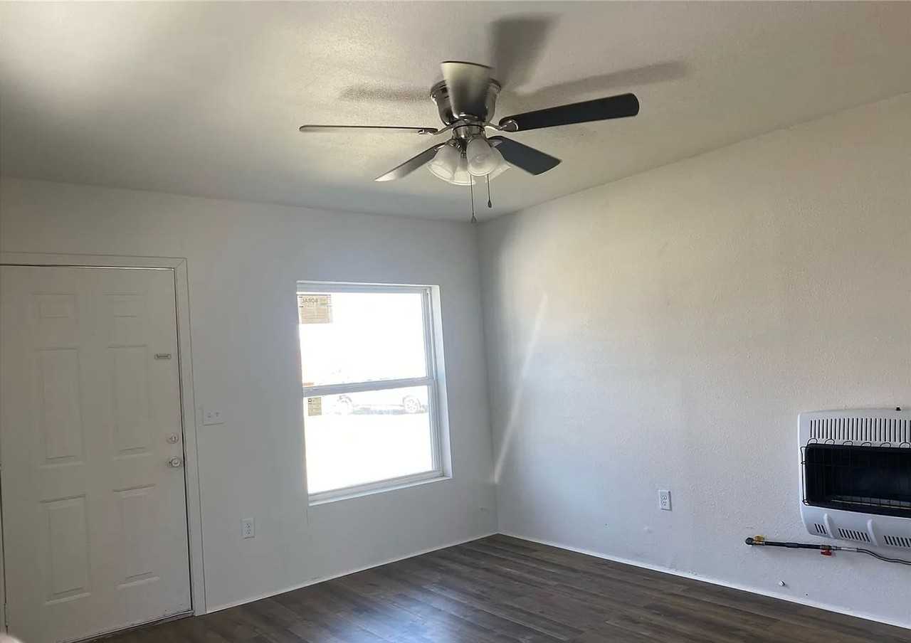 914 3rd Ave Nw - Photo 3 of 10