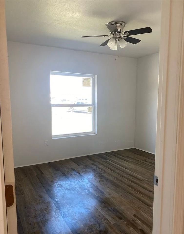 914 3rd Ave Nw - Photo 6 of 10
