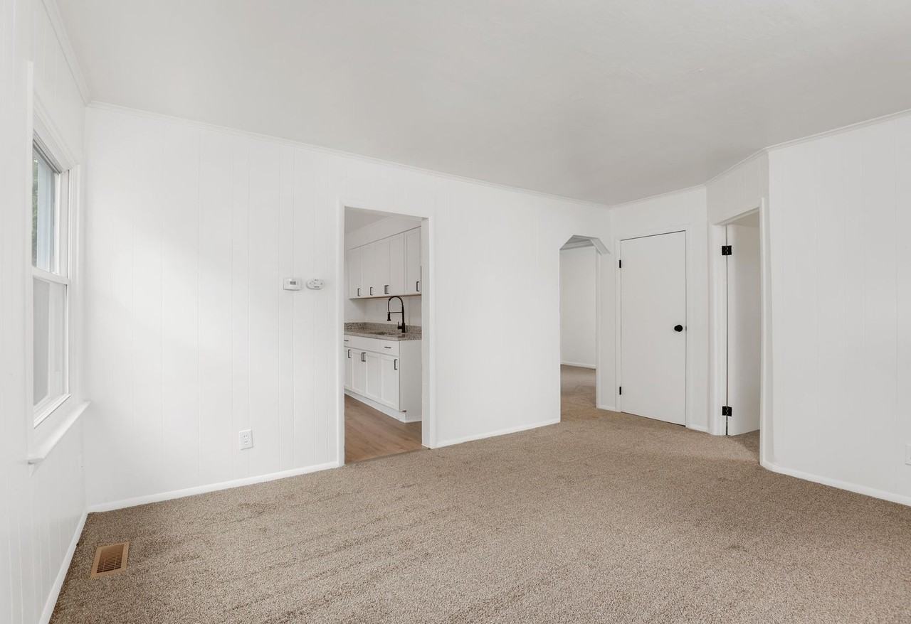 6838 Republic Ave - Photo 5 of 15