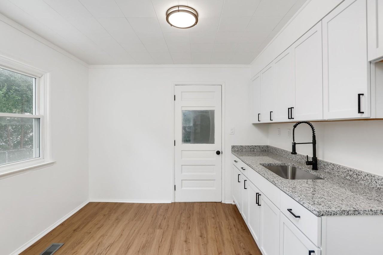 6838 Republic Ave - Photo 6 of 15