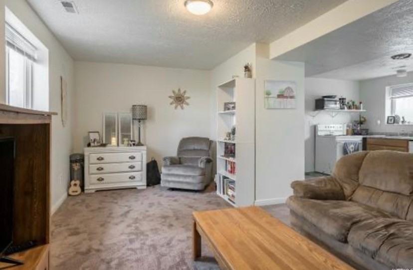 165 1/2 N 400 W - Photo 2 of 8