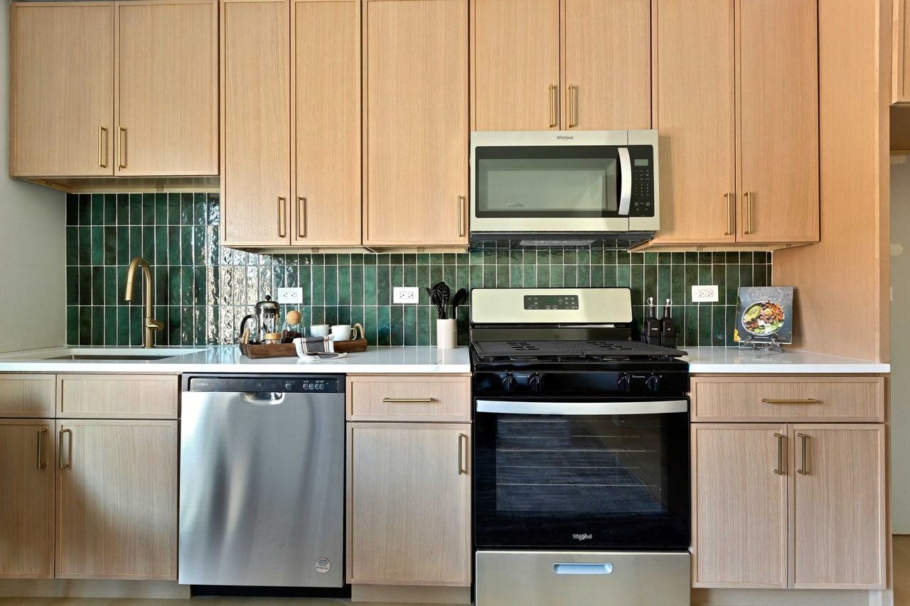 4102 - Photo 2 of 33