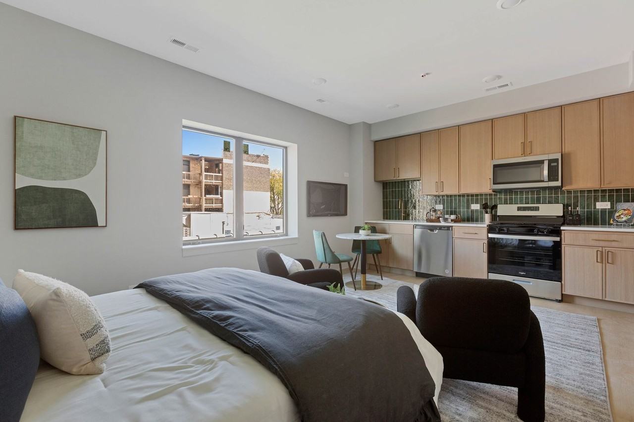 4102 - Photo 4 of 33