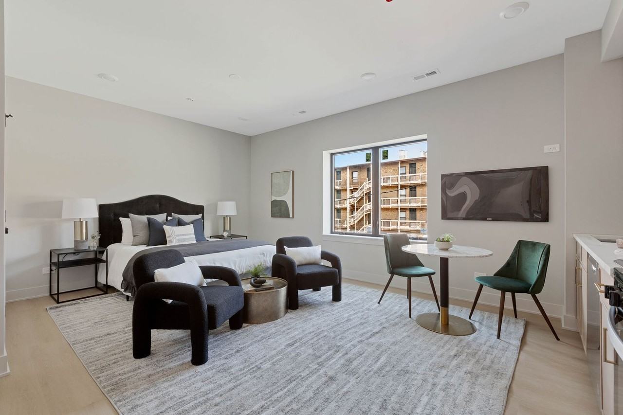 4102 - Photo 5 of 33