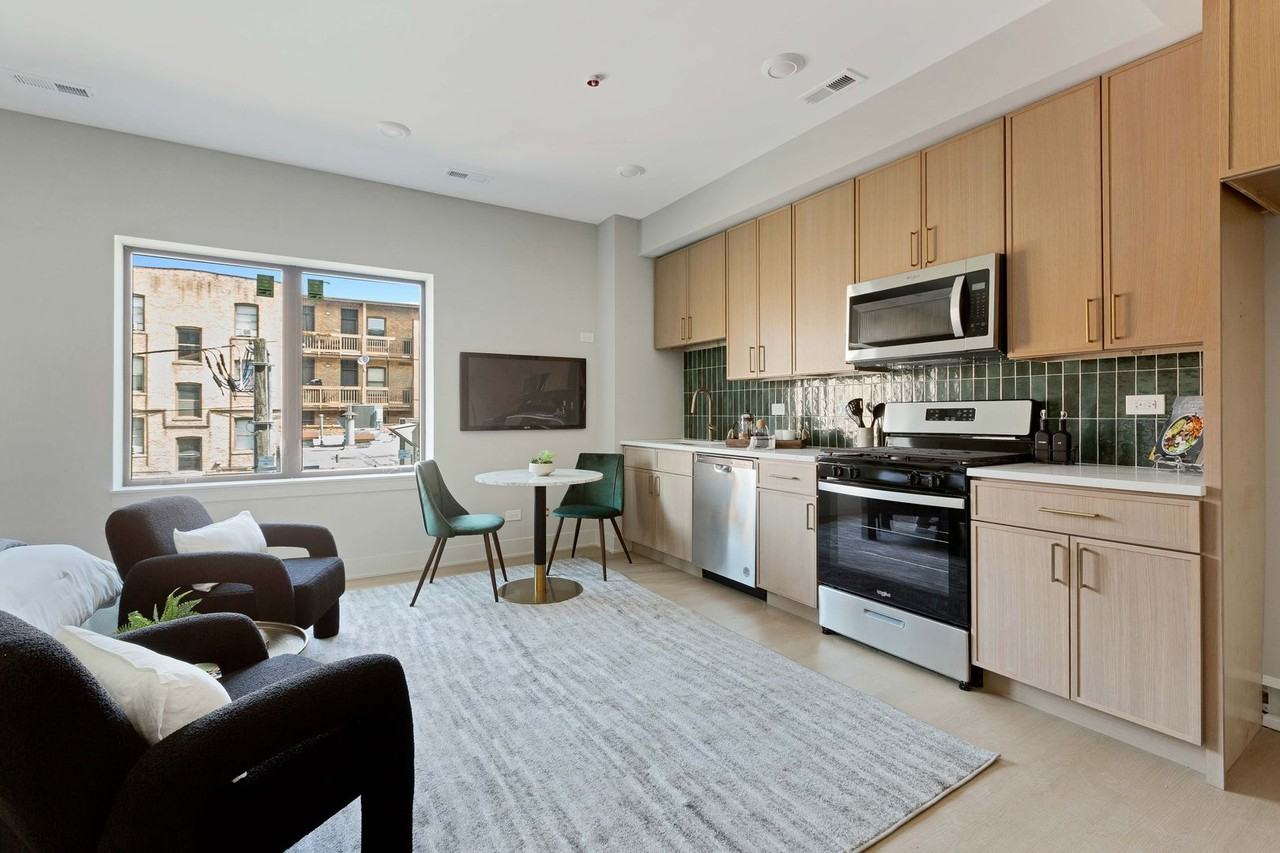 4102 - Photo 6 of 33