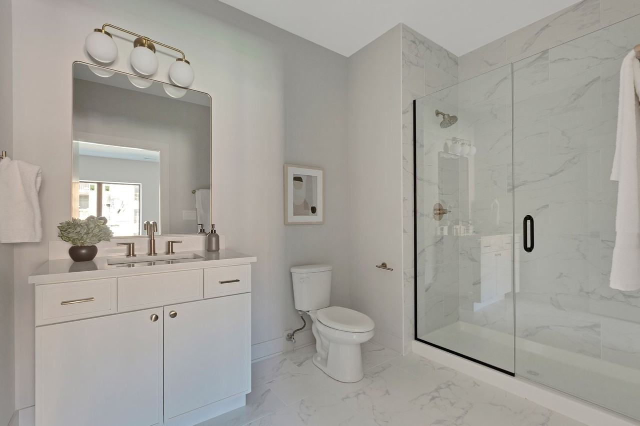 4102 - Photo 7 of 33