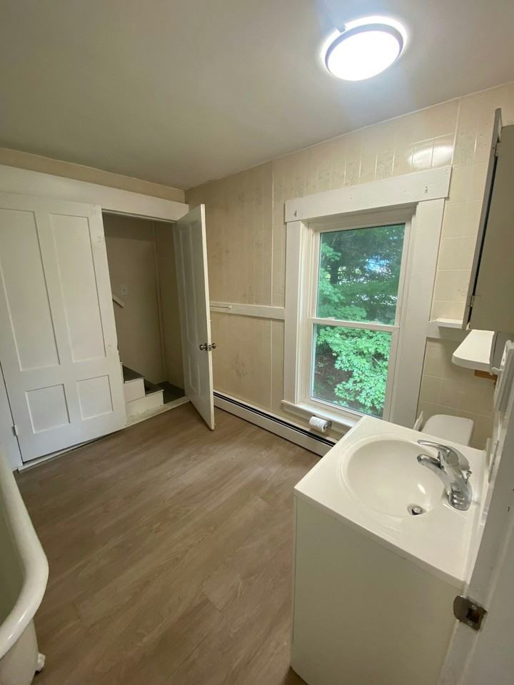 75 Beech Street, Unit A - Photo 6 of 11