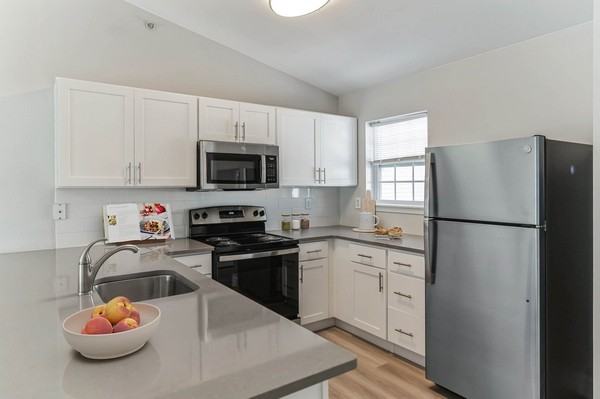 Eagle Rock Apartments & Townhomes at Rensselaer - Photo 6 of 35