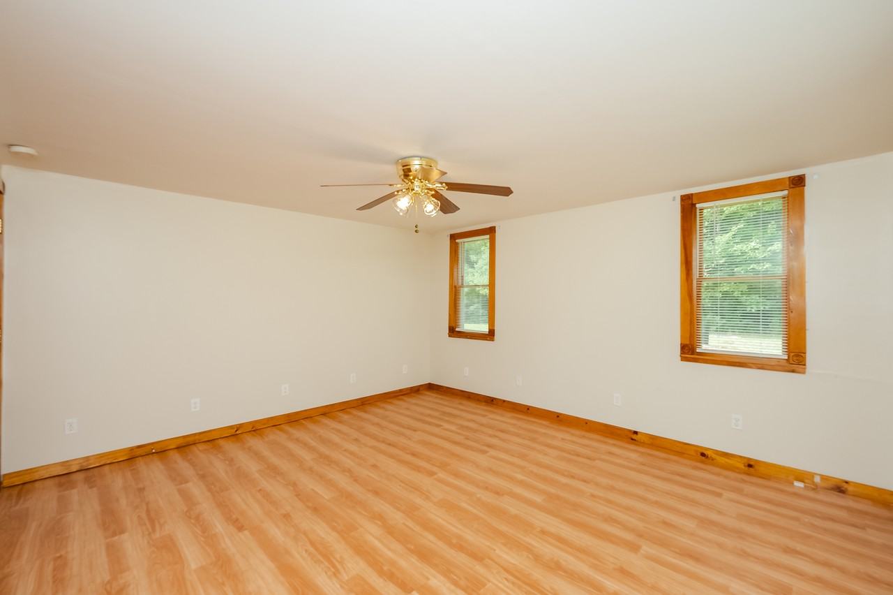 337 Hubbard Rd - Photo 2 of 31