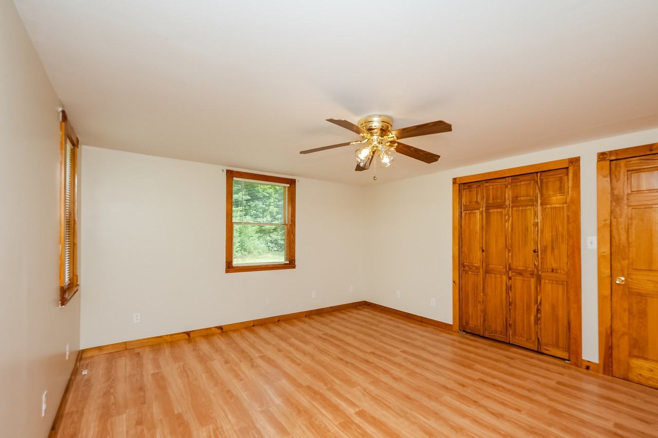 337 Hubbard Rd - Photo 3 of 31