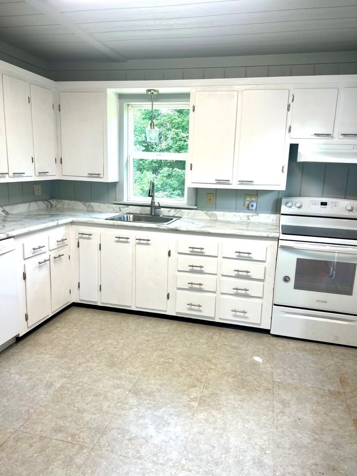 65 Terrace Ave - Photo 2 of 8