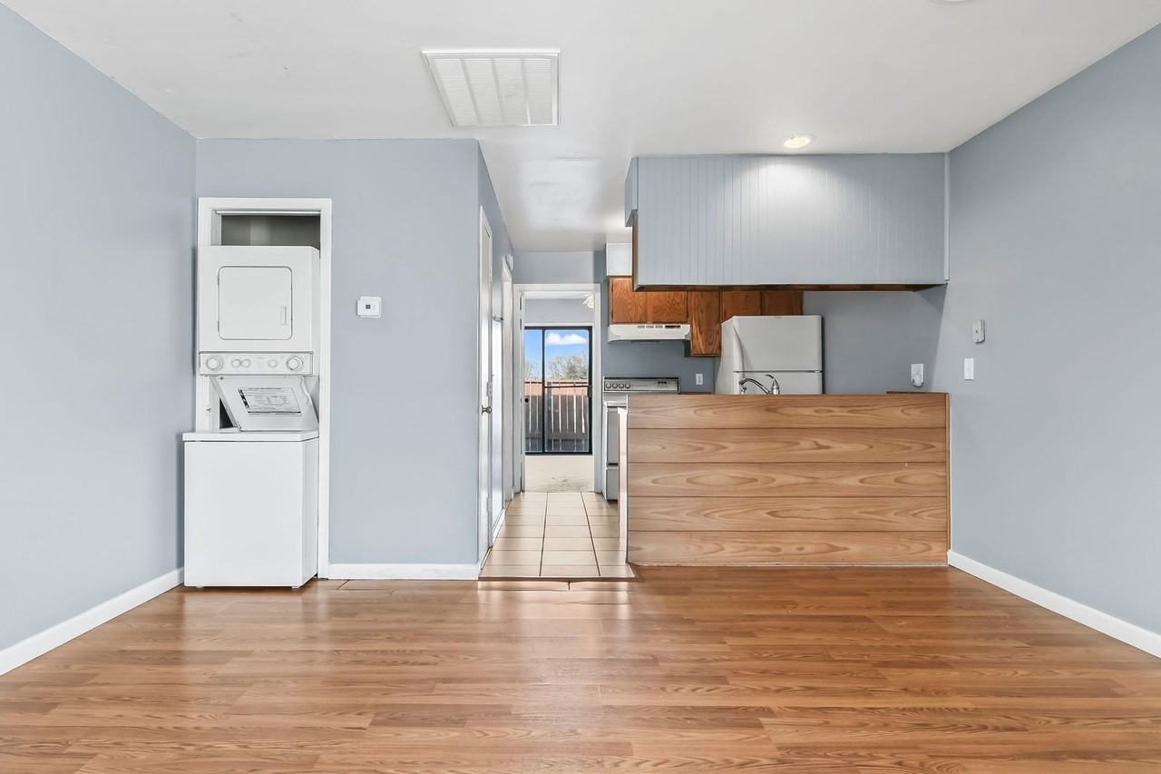 Stanton 1 bedroom units - Photo 2 of 19