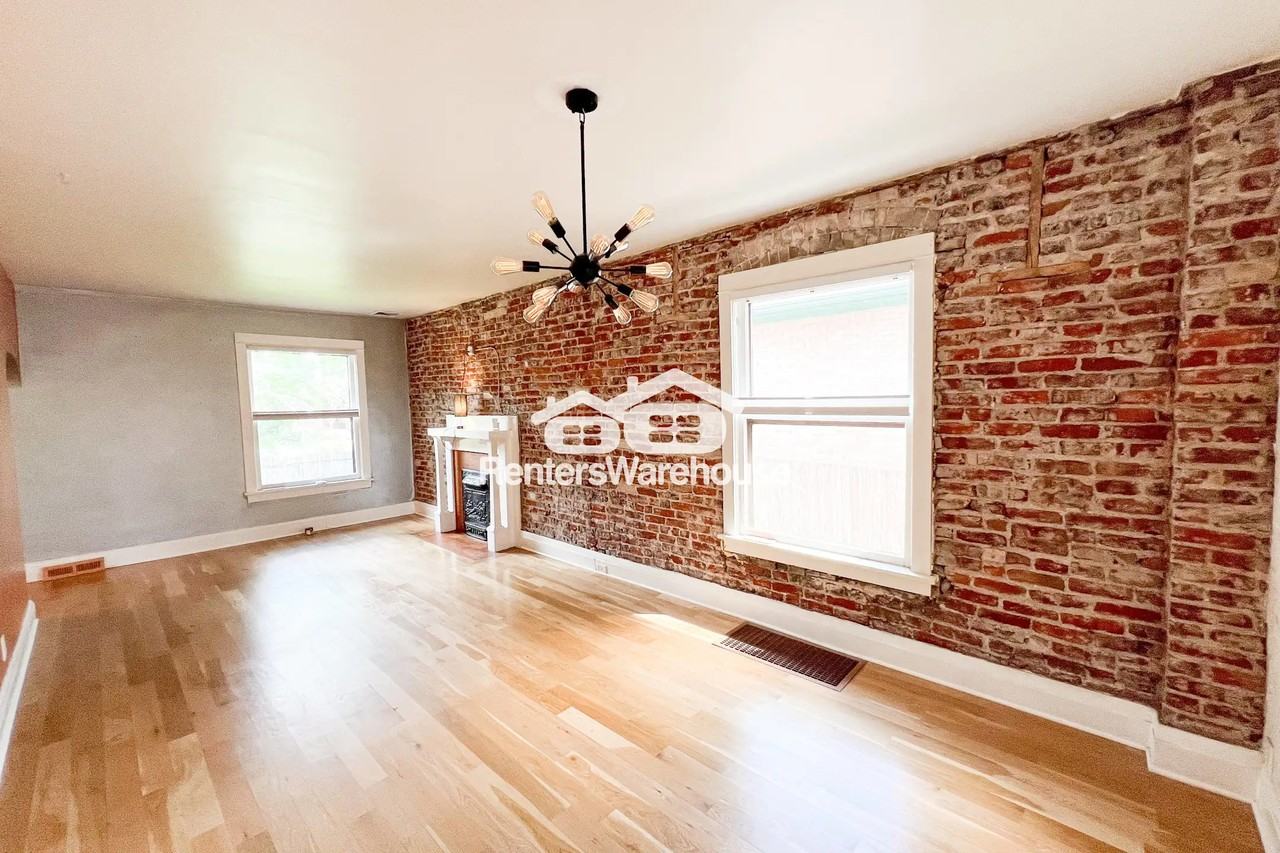 1243 S Lincoln St - Photo 2 of 28