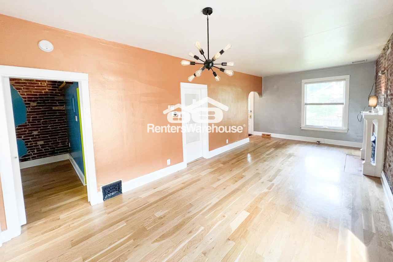 1243 S Lincoln St - Photo 3 of 28