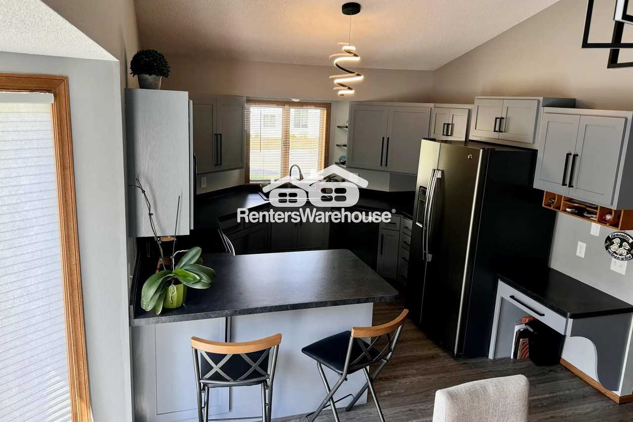 1028 9th Ave N - Photo 2 of 50