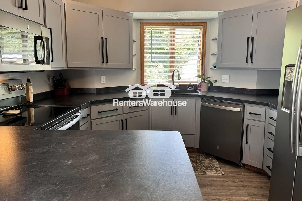 1028 9th Ave N - Photo 3 of 50