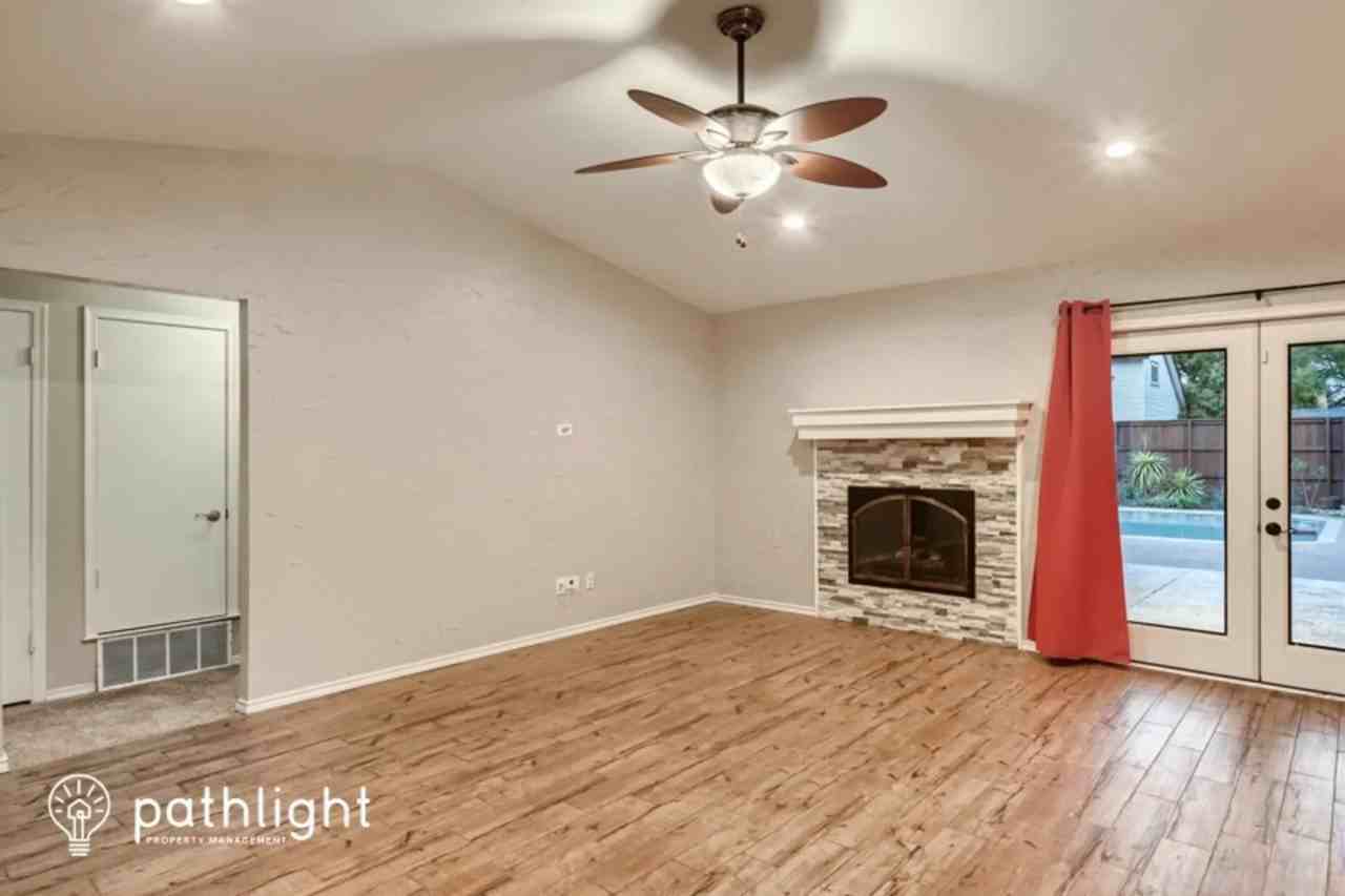 1105 Eastview Cir - Photo 2 of 17