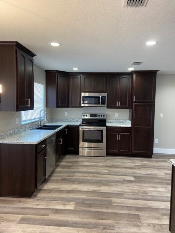 215 Cambridge Dr - Photo 4 of 24