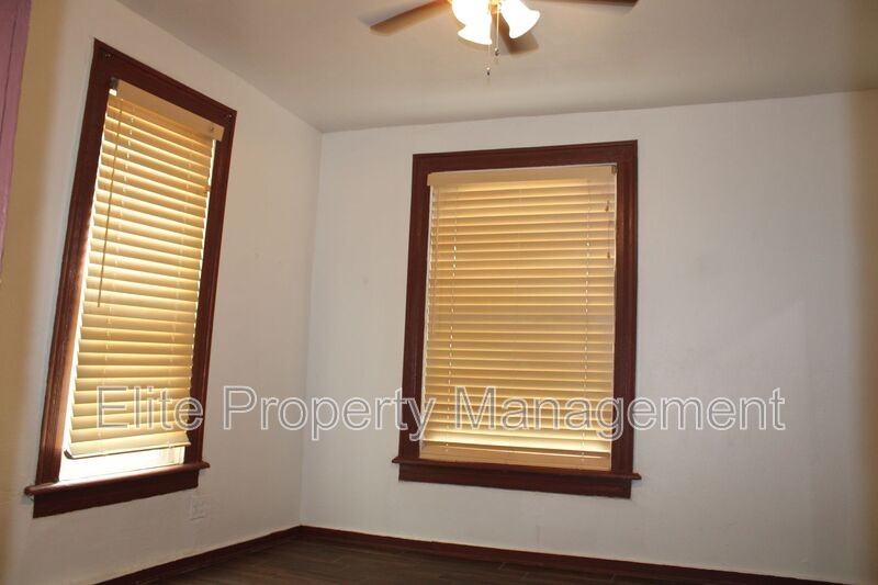 1312 Francisco St #1 - Photo 5 of 22