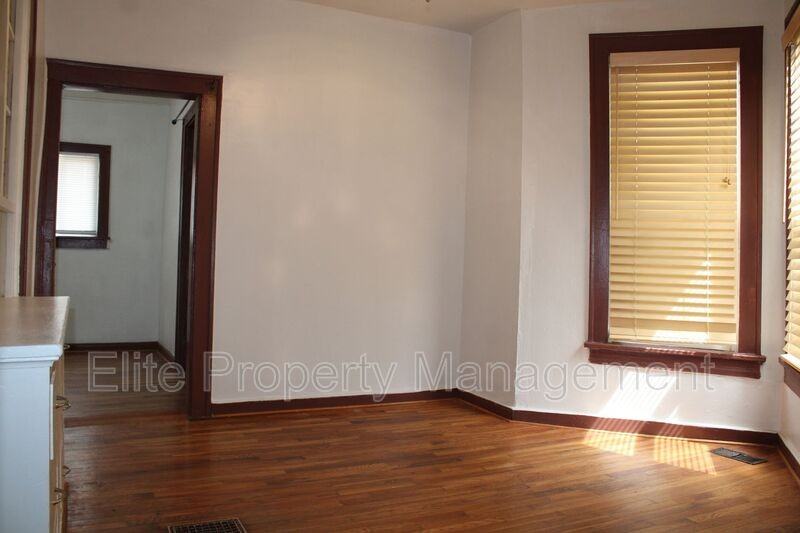 1312 Francisco St #1 - Photo 6 of 22