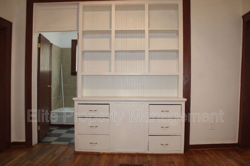 1312 Francisco St #1 - Photo 7 of 22
