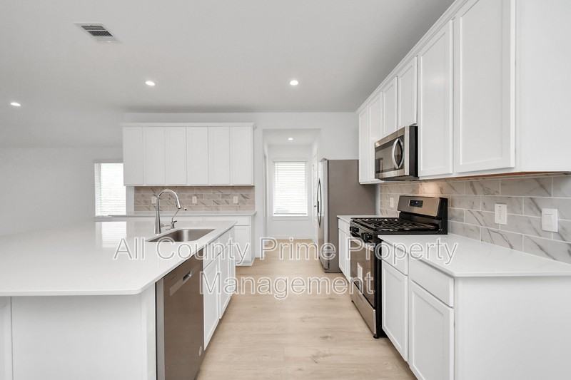 29935 Gallatin River Ln - Photo 7 of 38