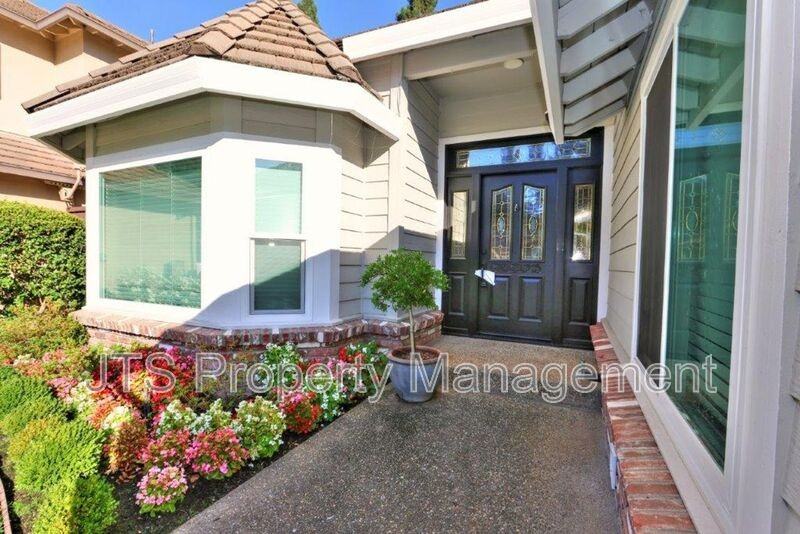 2696 Prestwick Dr - Photo 3 of 50