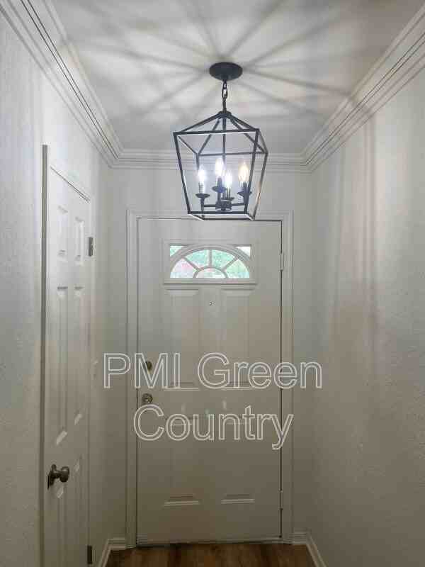 802 W 20th Pl - Photo 3 of 17