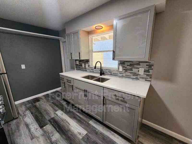 119 Brettonwood Dr - Photo 2 of 19