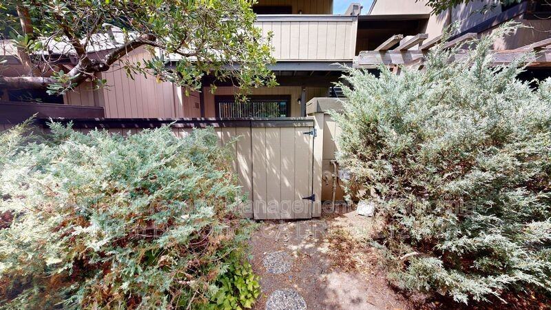 24 Arbor Ct - Photo 2 of 33