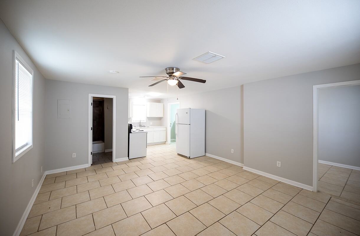 2817 Deaton St - Photo 2 of 5