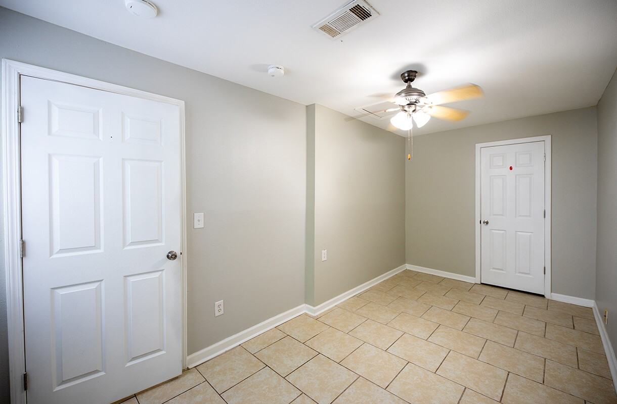 2817 Deaton St - Photo 3 of 5