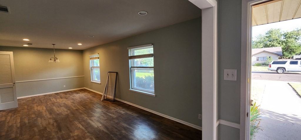 2829 Metz Dr - Photo 2 of 23