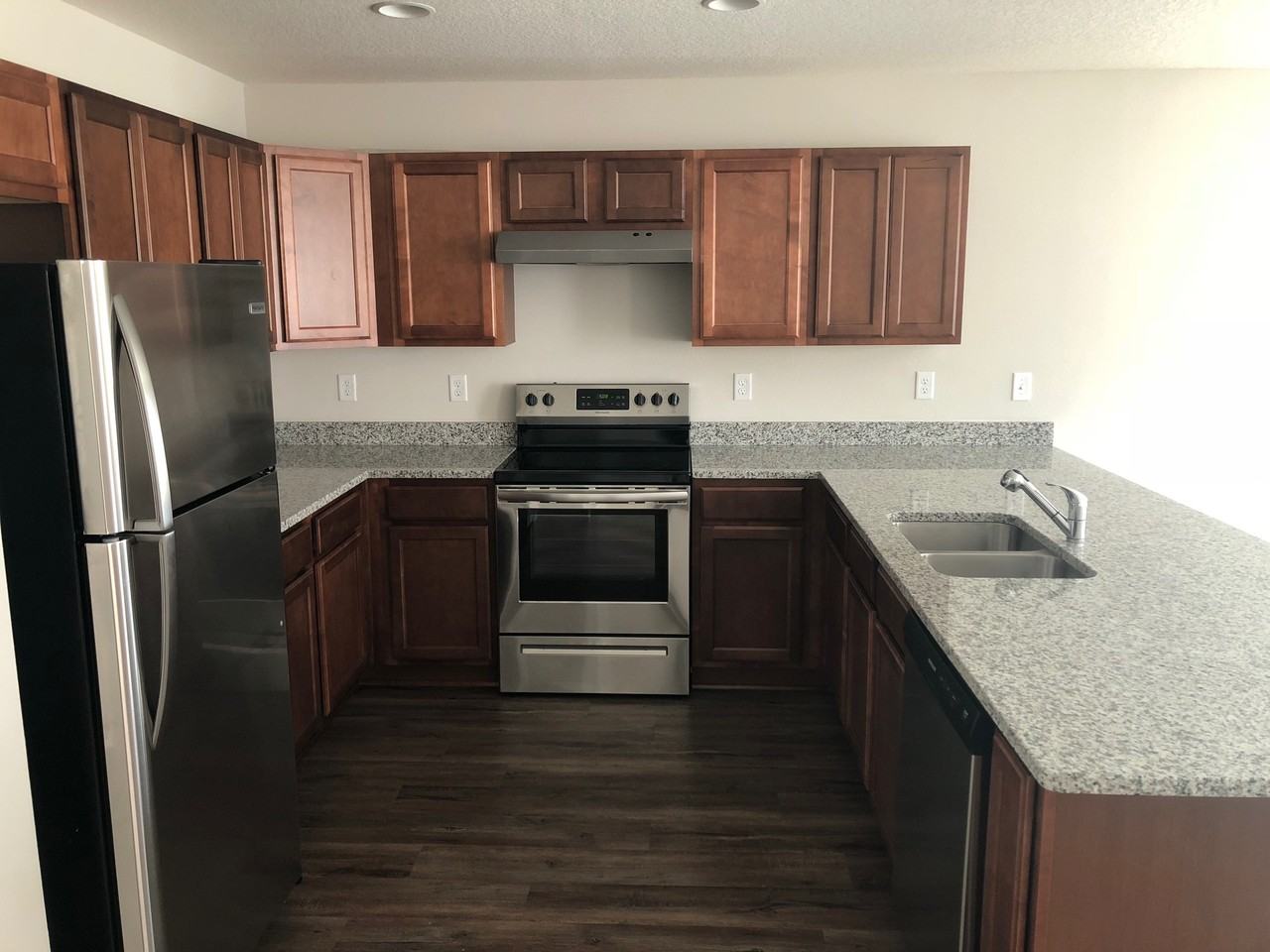 8048 Hastings St - Photo 2 of 12
