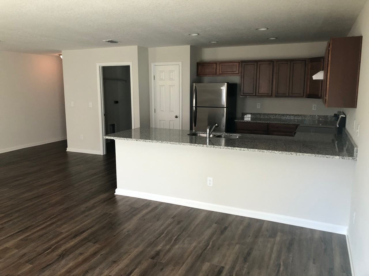 8048 Hastings St - Photo 3 of 12
