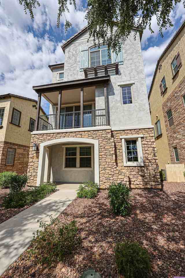 2751 S Balsam Dr - Photo 2 of 50