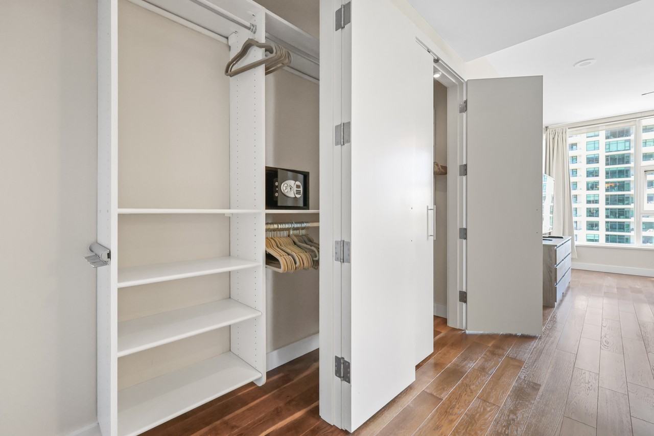 1325 Pacific Hwy #1603 - Photo 4 of 35