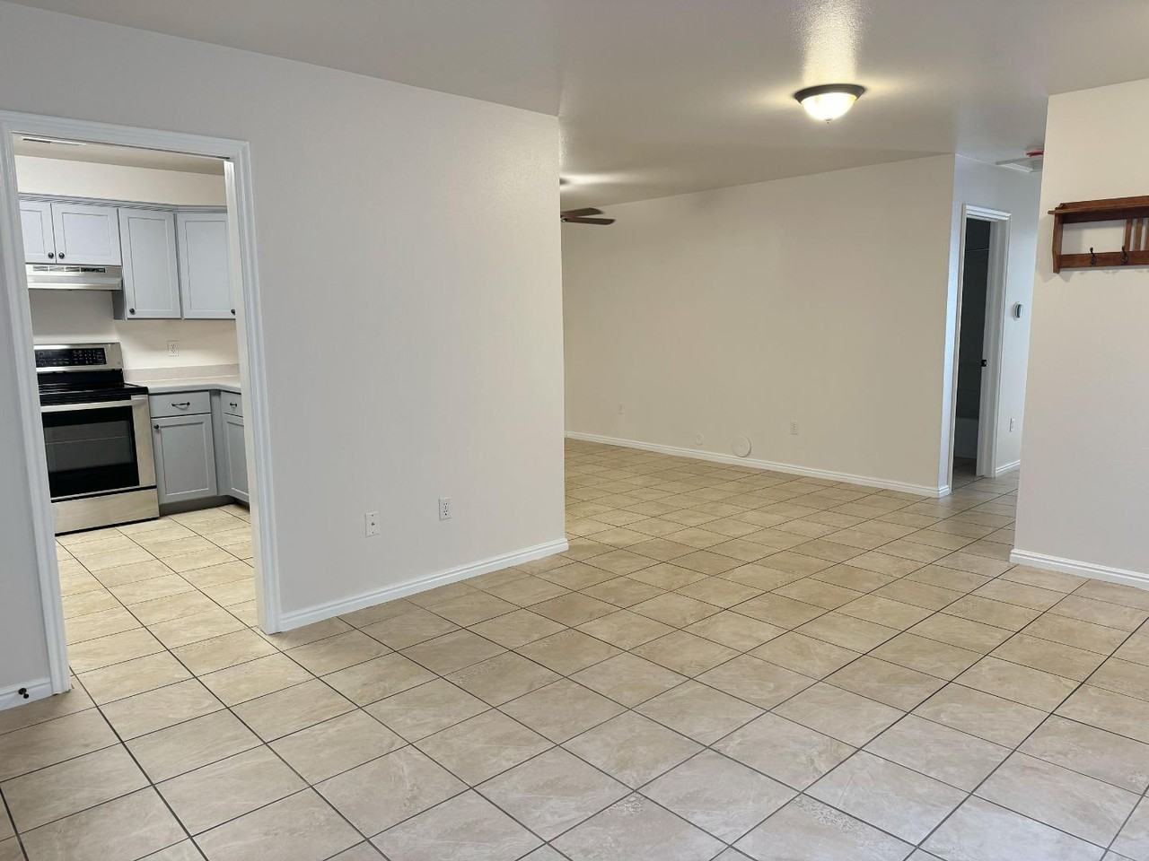 975 S 250 W - Photo 3 of 36