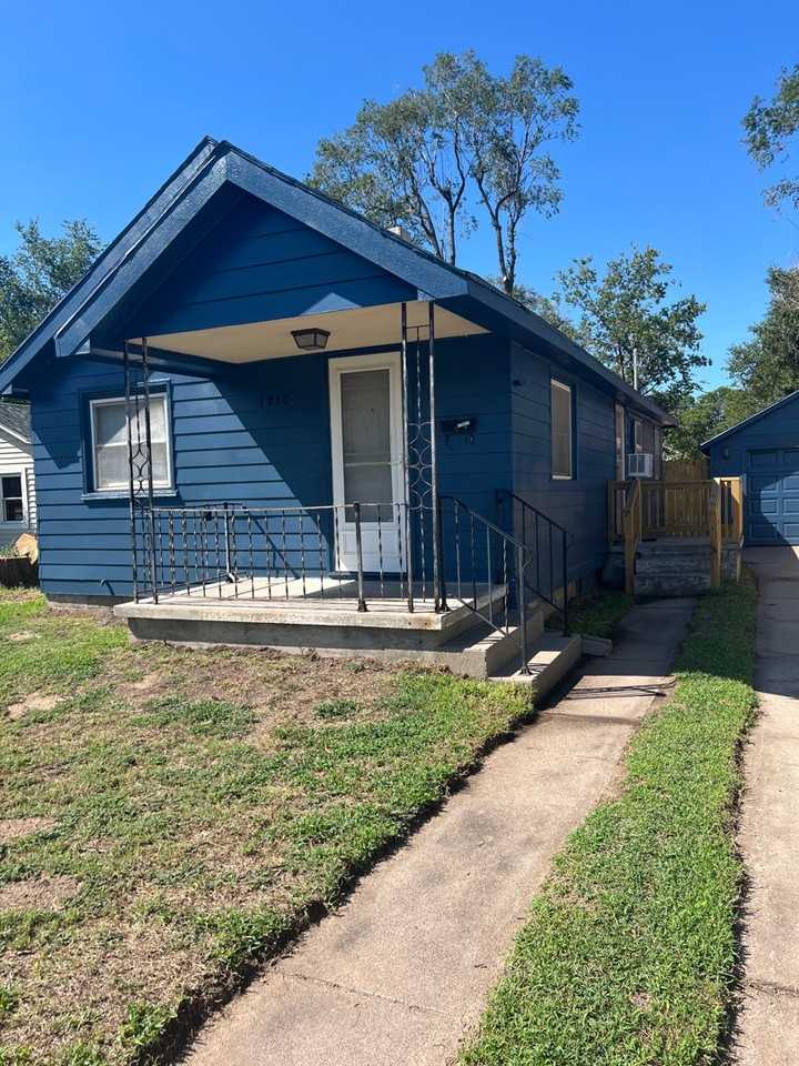 1210 E 6th Ave - Photo 2 of 16