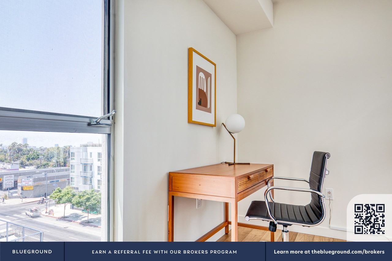 7077 Willoughby Ave #478 - Photo 5 of 36